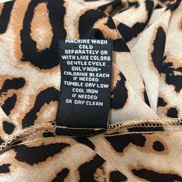 Sleeveless leopard blouse with bow - Picture 6 of 7